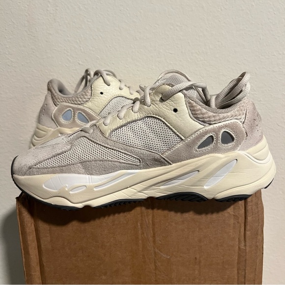 Adidas Yeezy Boost 700 Analog size 7.5 - Picture 6 of 8